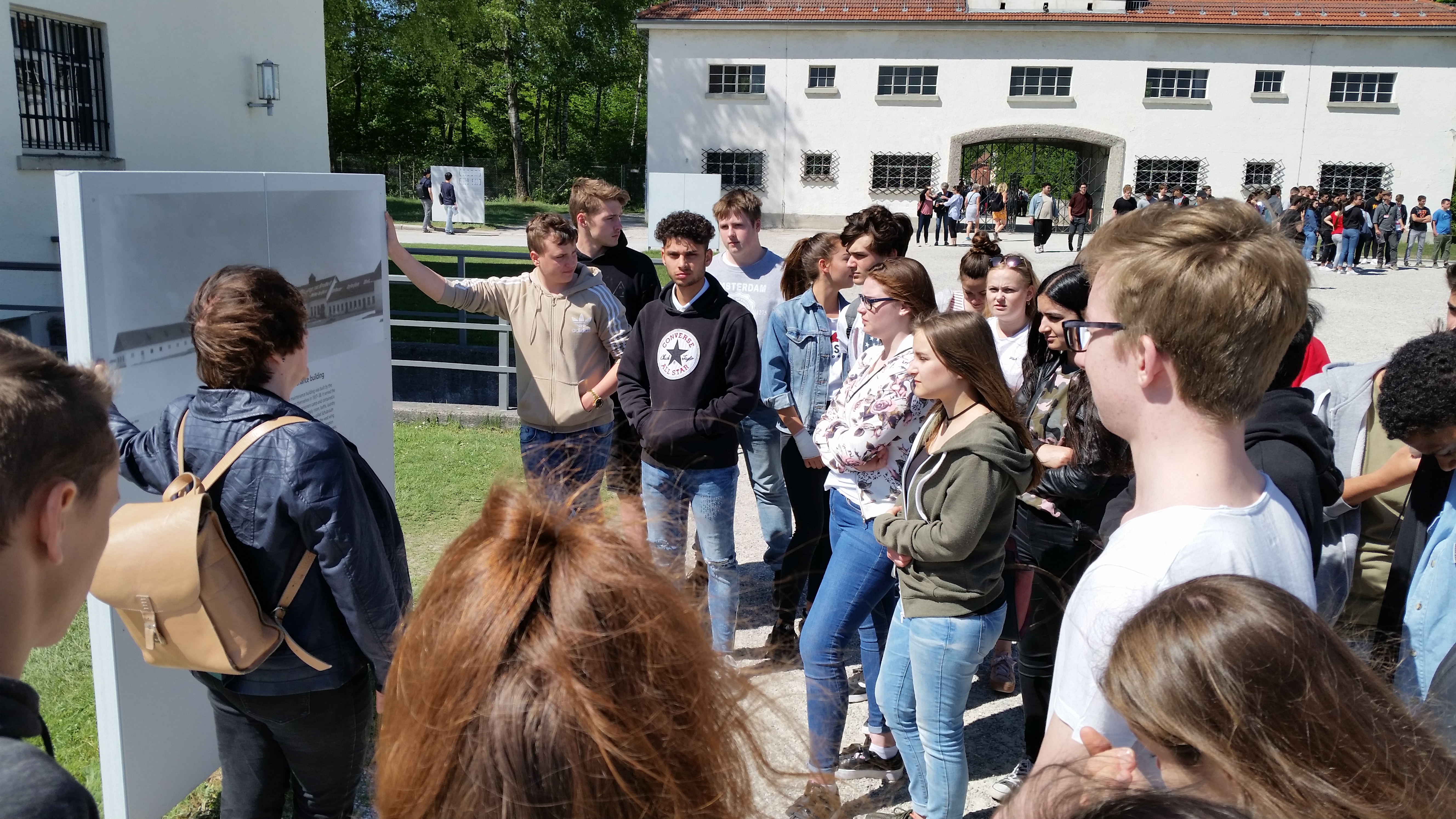 Besuch der zehnten Klassen im ehemaligen Konzentrationslager Dachau