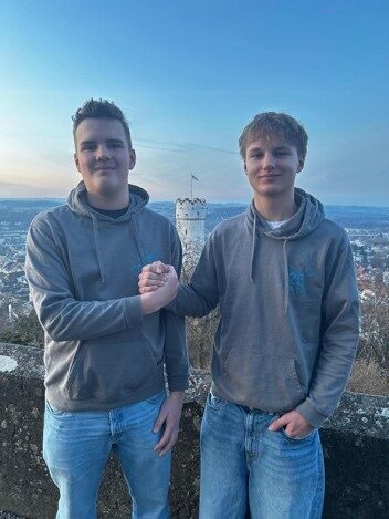 Schützenoberst Peter Waggershauser (links) Realschule Ravensburg Tambourmajor Maximilian Lewandowski (rechts) Realschule St. Konrad